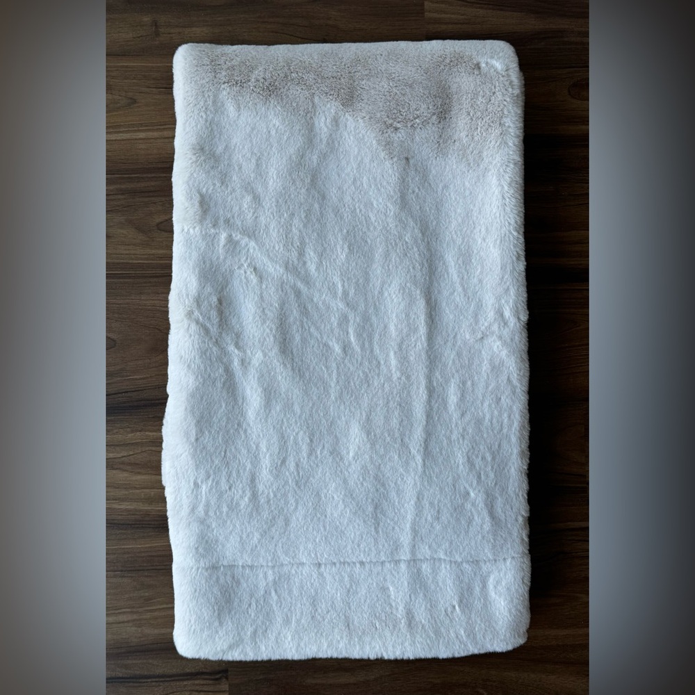 New Adrienne Landau Cream Luxury Faux Fur Throw Blanket